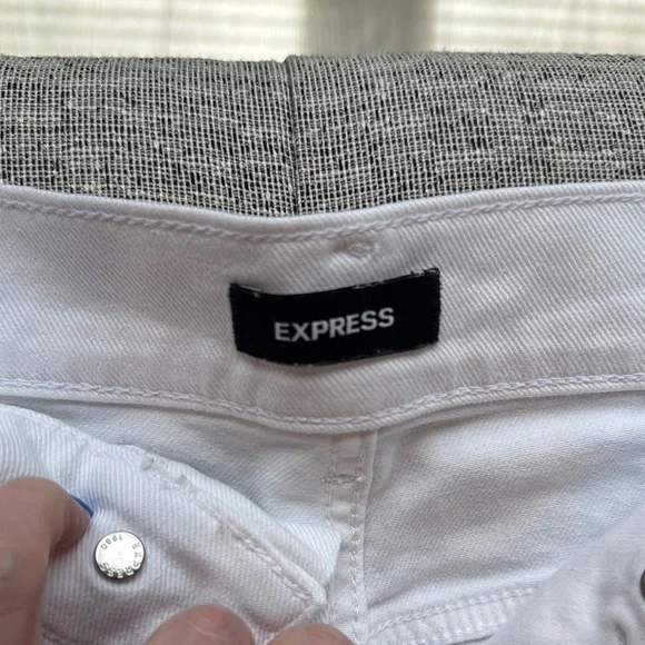 Express Women's White Denim Shorts - Picture 4 of 8